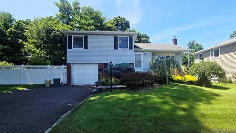 Photo of 27 Humphrey Drive, Syosset, NY 11791 (MLS # 1029538)