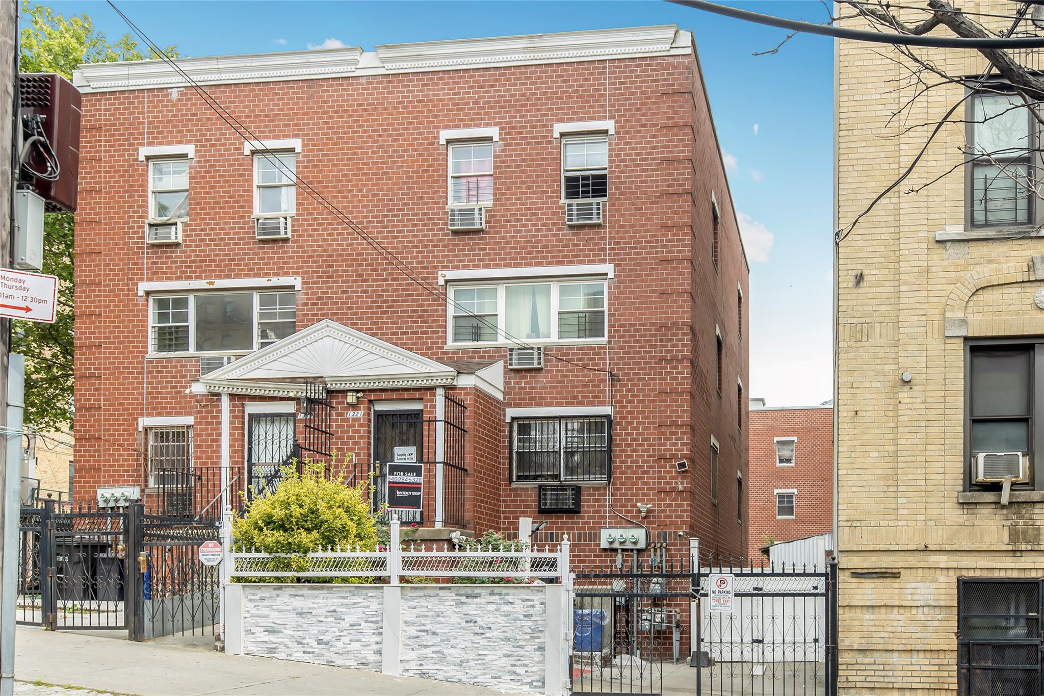 Lafayette Avenue, Bronx, New York - 7 Bedrooms  
4 Bathrooms - 