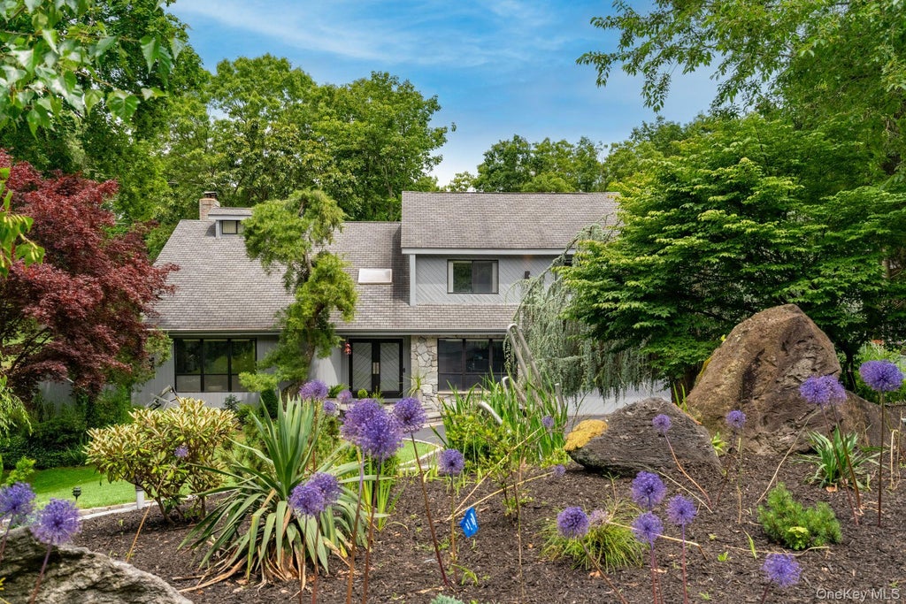 Photo of 3 Ernest Ct, Kings Park, NY 11754 (MLS # 1055953)