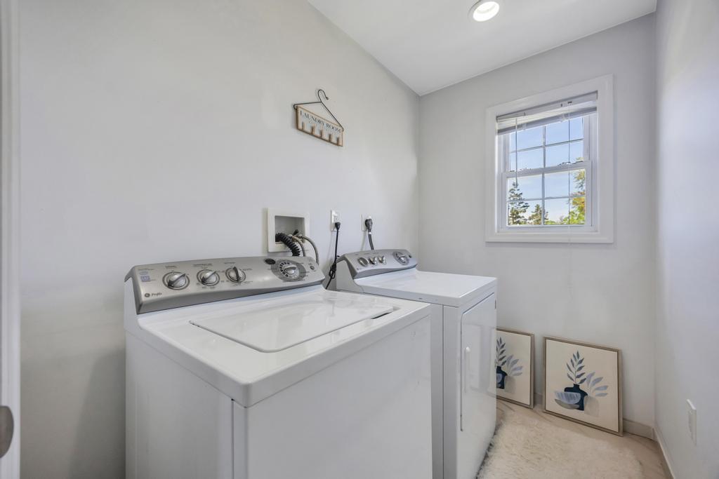 59 Saddle Lane, Levittown, New York image 23