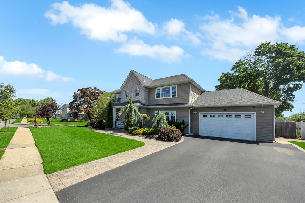 59 Saddle Lane, Levittown, New York image 3
