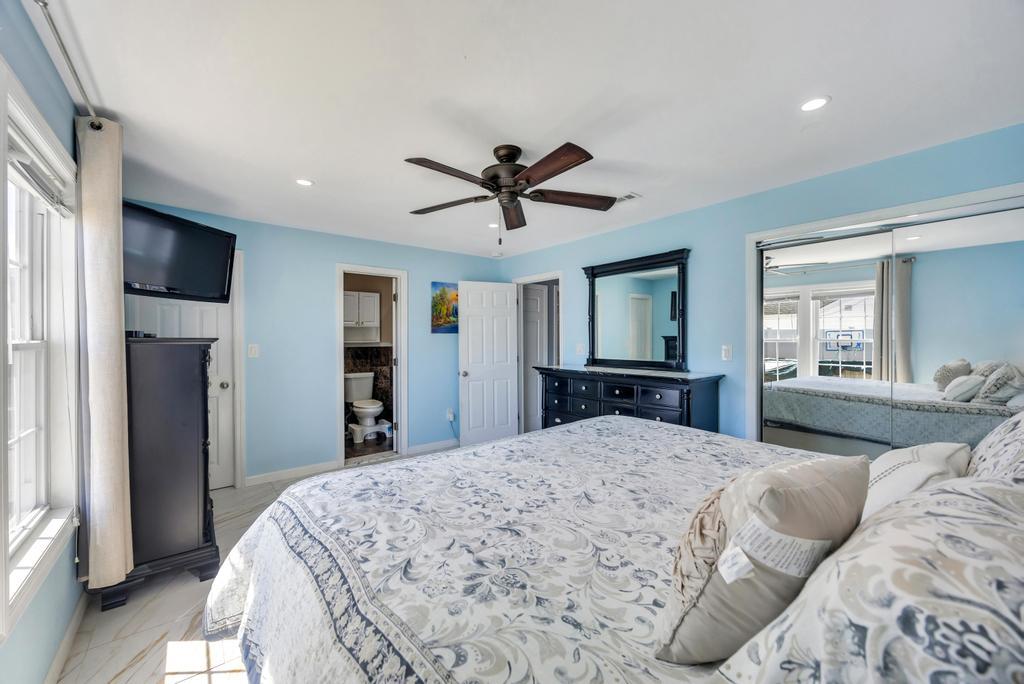 59 Saddle Lane, Levittown, New York image 16