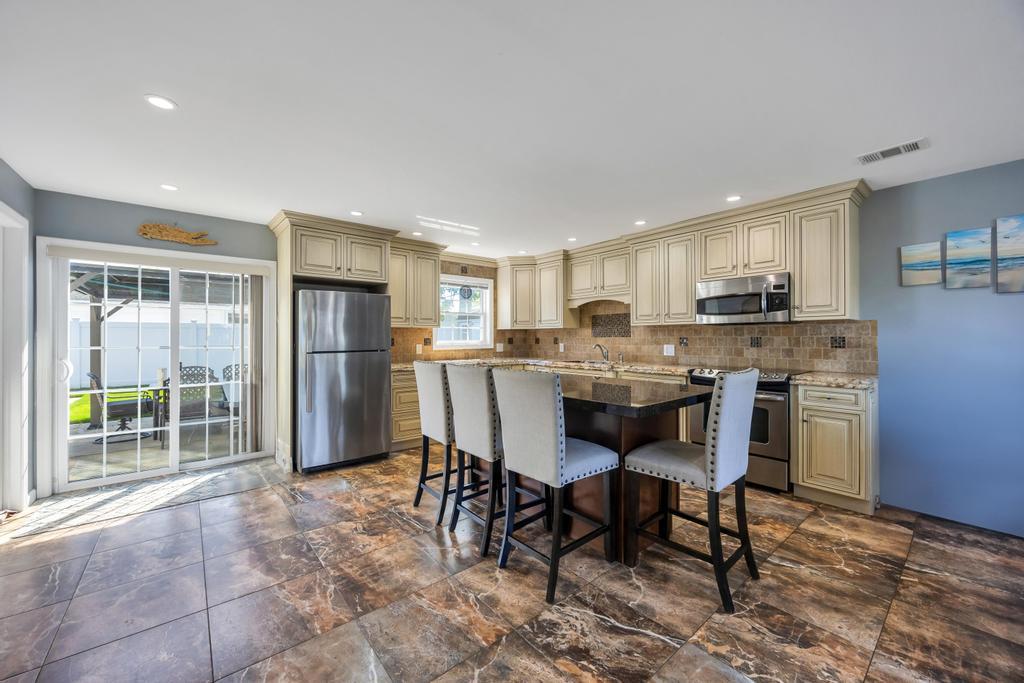 59 Saddle Lane, Levittown, New York image 5