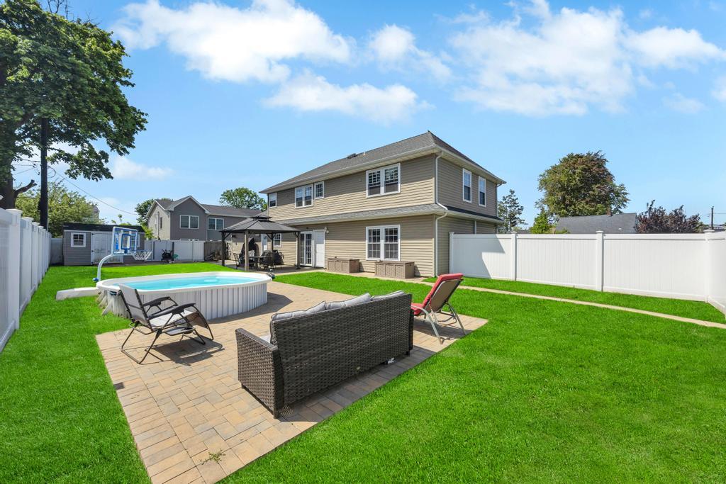 59 Saddle Lane, Levittown, New York image 25
