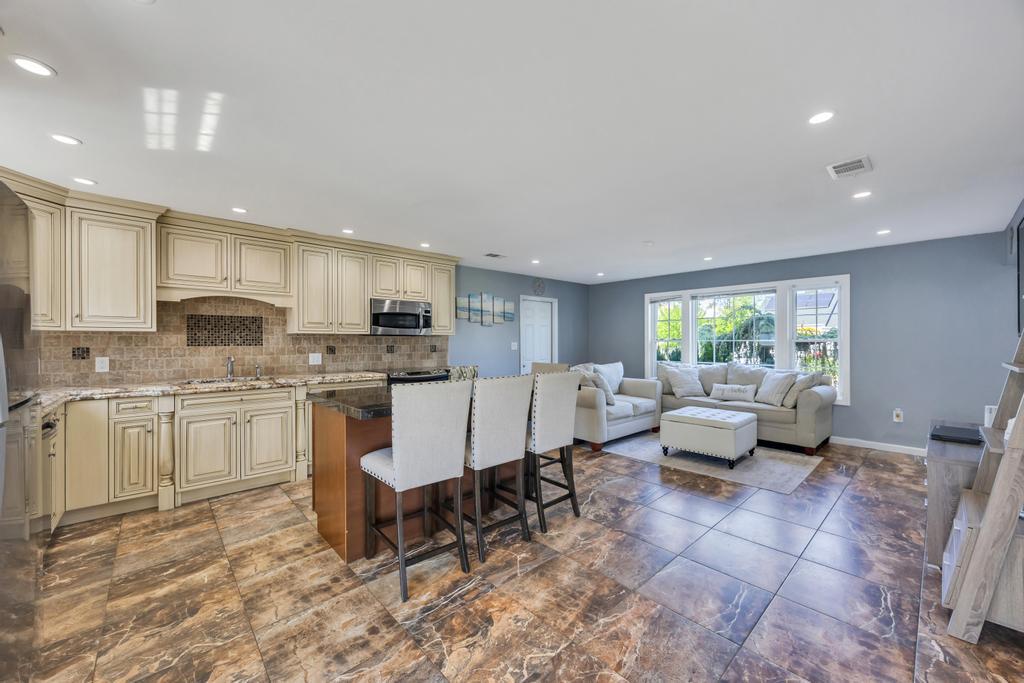 59 Saddle Lane, Levittown, New York image 4