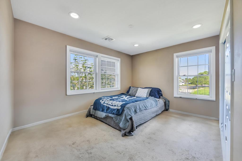 59 Saddle Lane, Levittown, New York image 20
