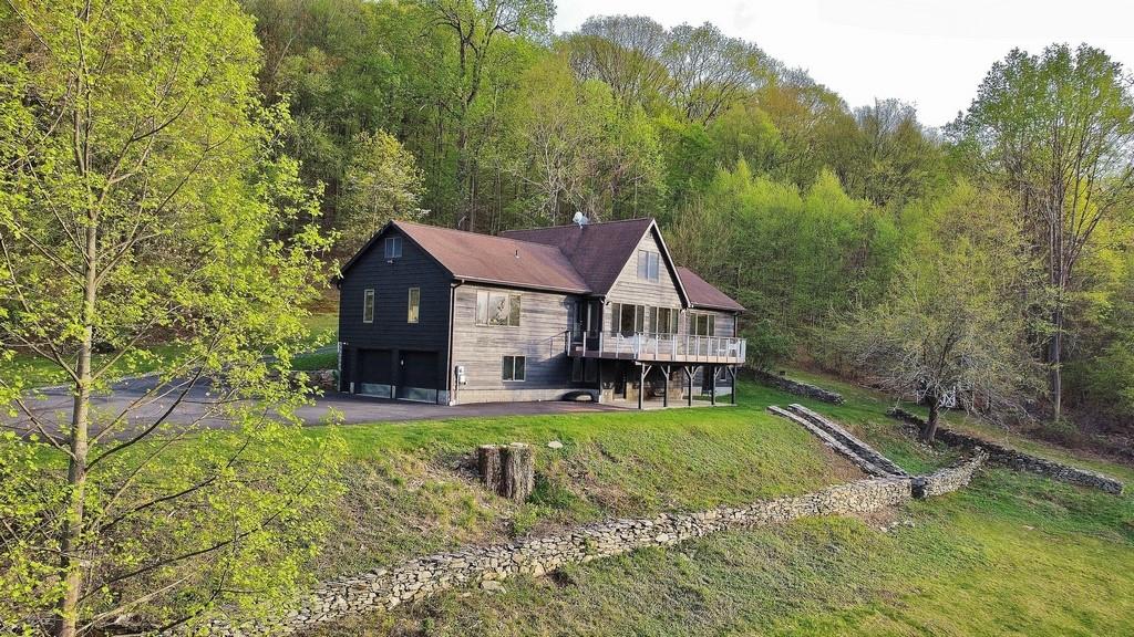 Blue Grass Lane, Beacon, New York - 3 Bedrooms  
4 Bathrooms  
12 Rooms - 