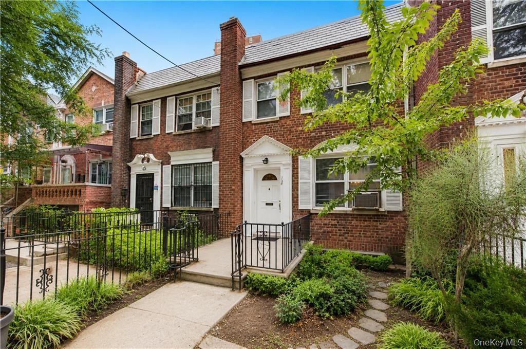 Photo of 138 Van Cortlandt Park S, Bronx, NY 10463 (MLS # 1024842)