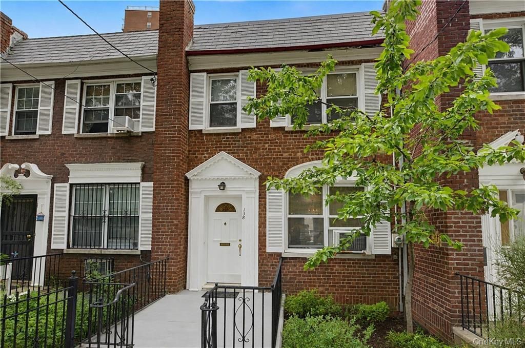 Photo of 138 Van Cortlandt Park S, Bronx, NY 10463 (MLS # 1024842)