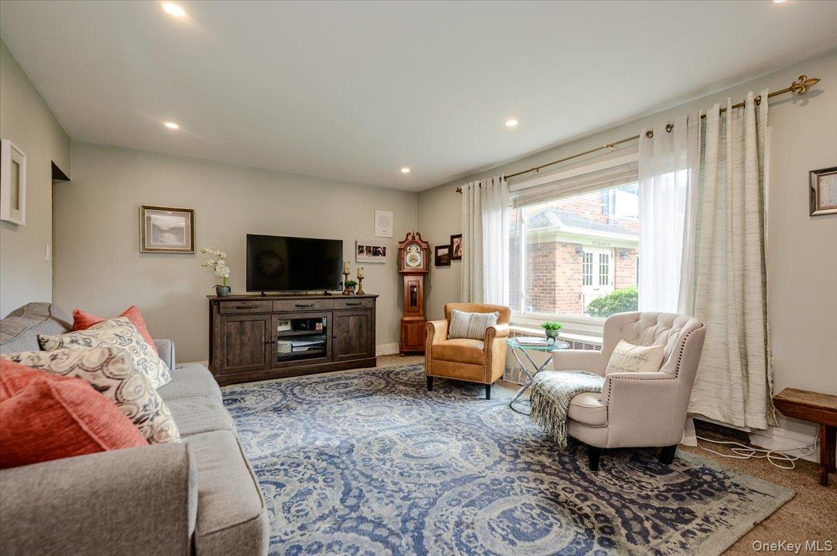 346 Edmunton Drive L17