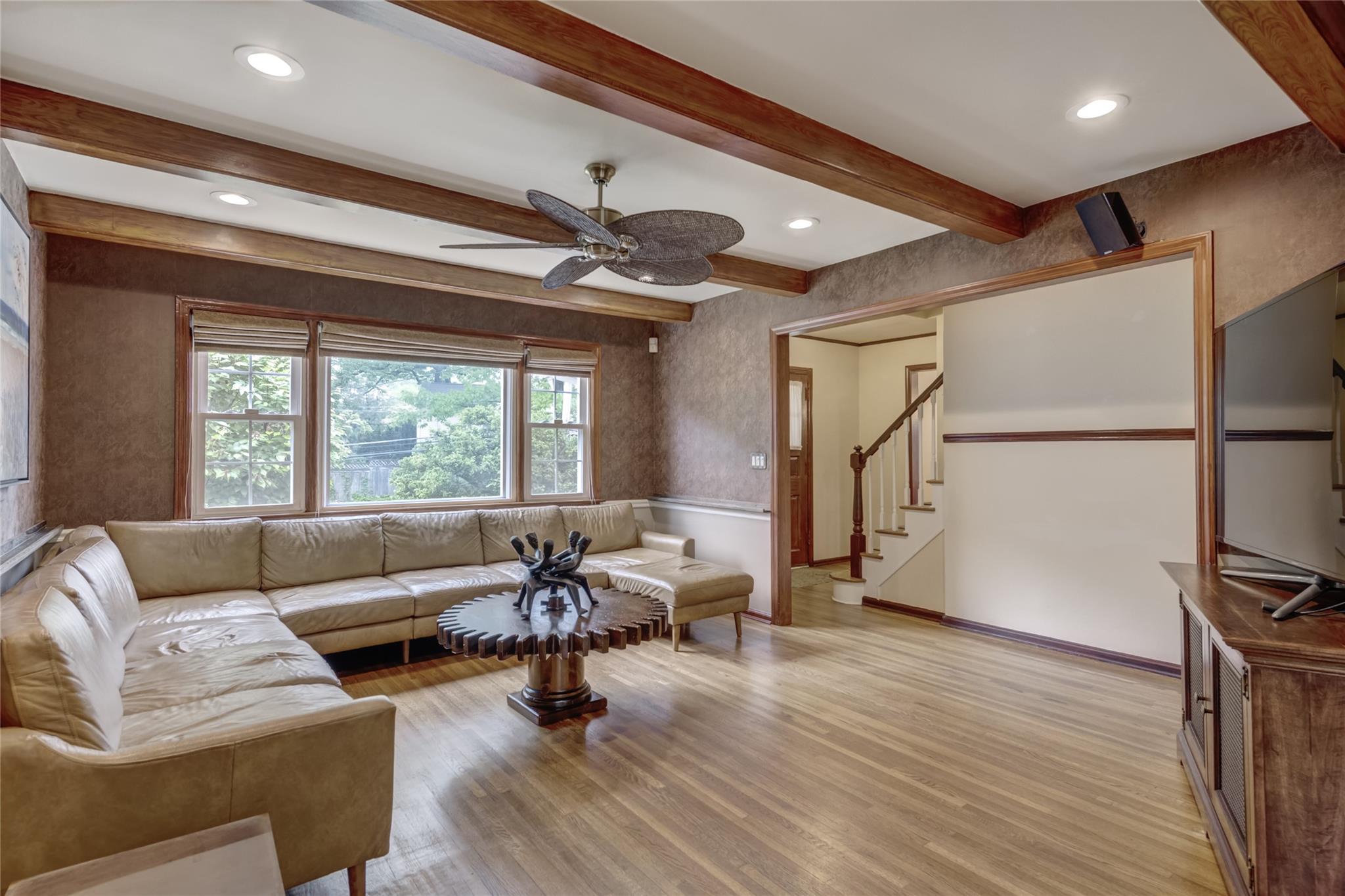 21 Pepperday Avenue, Port Washington, New York image 4