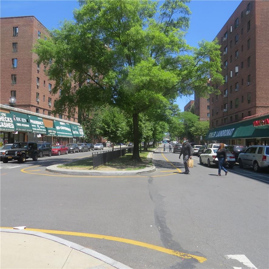 Rental Property at Metropolitan Avenue 2A, Bronx, New York - Bedrooms: 1 
Bathrooms: 1 
Rooms: 3  - $2,657 MO.