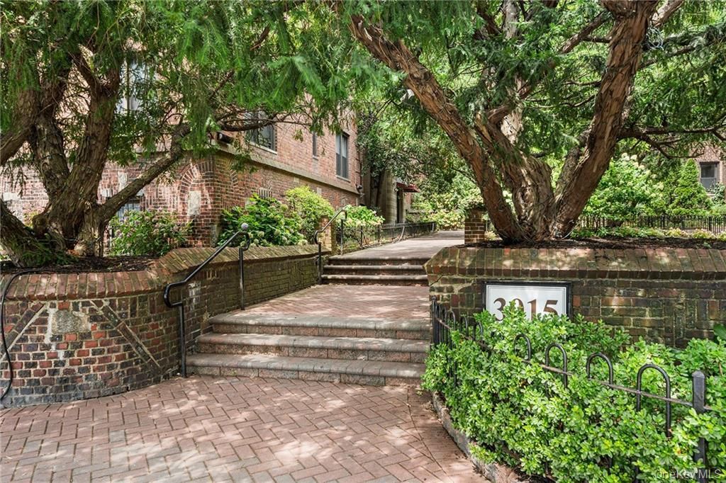 Photo of 3015 Riverdale Avenue #5F, Bronx, NY 10463 (MLS # 1028046)