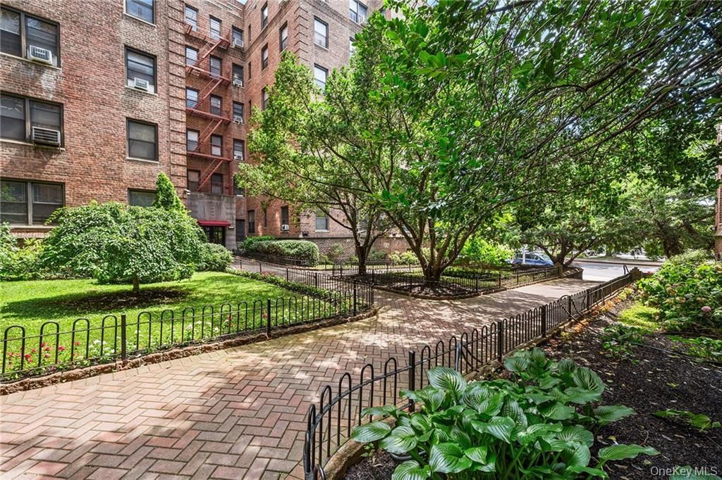 Photo of 3015 Riverdale Avenue #5F, Bronx, NY 10463 (MLS # 1028046)