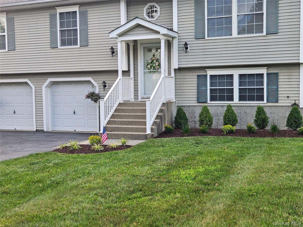 Photo of 1 S Lynn Street, Warwick, NY 10990 (MLS # 1027194)