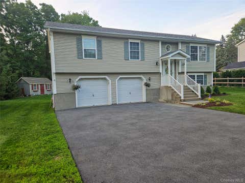 Photo of 1 S Lynn Street, Warwick, NY 10990 (MLS # 1027194)