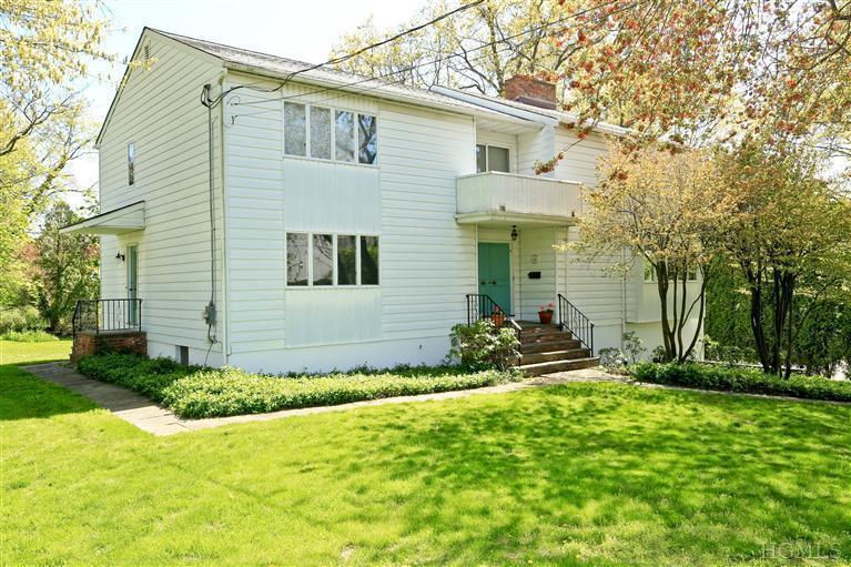 Rental Property at Fairway Lane, Mamaroneck, New York - Bedrooms: 4 
Bathrooms: 3 
Rooms: 9  - $10,600 MO.