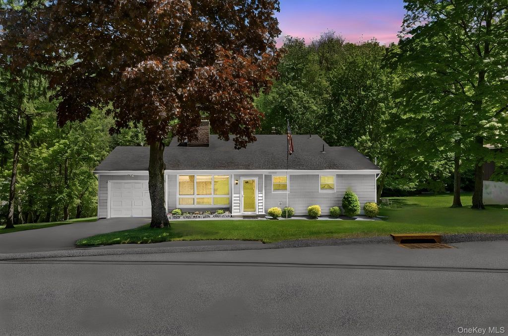 Photo of 18 Collier Drive E, Carmel, NY 10512 (MLS # 982054)