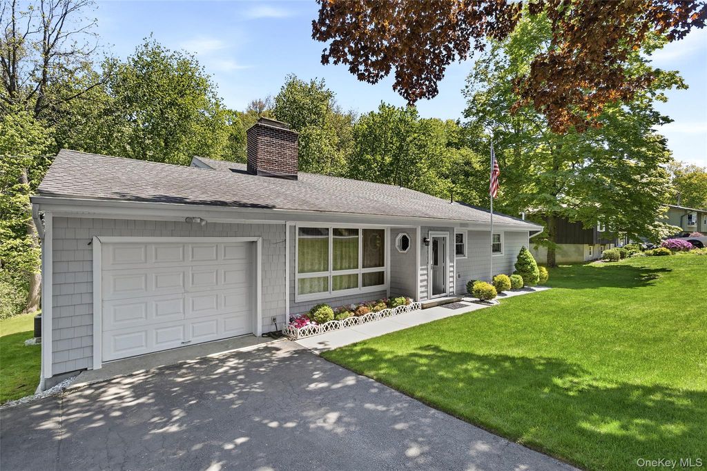 Photo of 18 Collier Drive E, Carmel, NY 10512 (MLS # 982054)