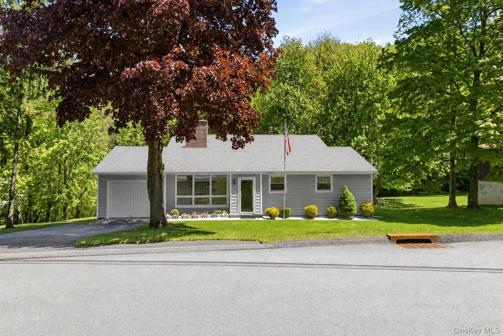 Photo of 18 Collier Drive E, Carmel, NY 10512 (MLS # 982054)