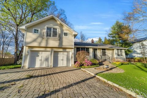 Homes For Sale - 4 Iroquois Avenue<br/> Palisades, NY 10964