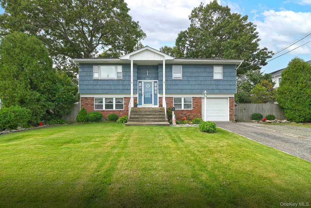 Photo of 245 N Fulton Avenue, Lindenhurst, NY 11757 (MLS # 1058523)
