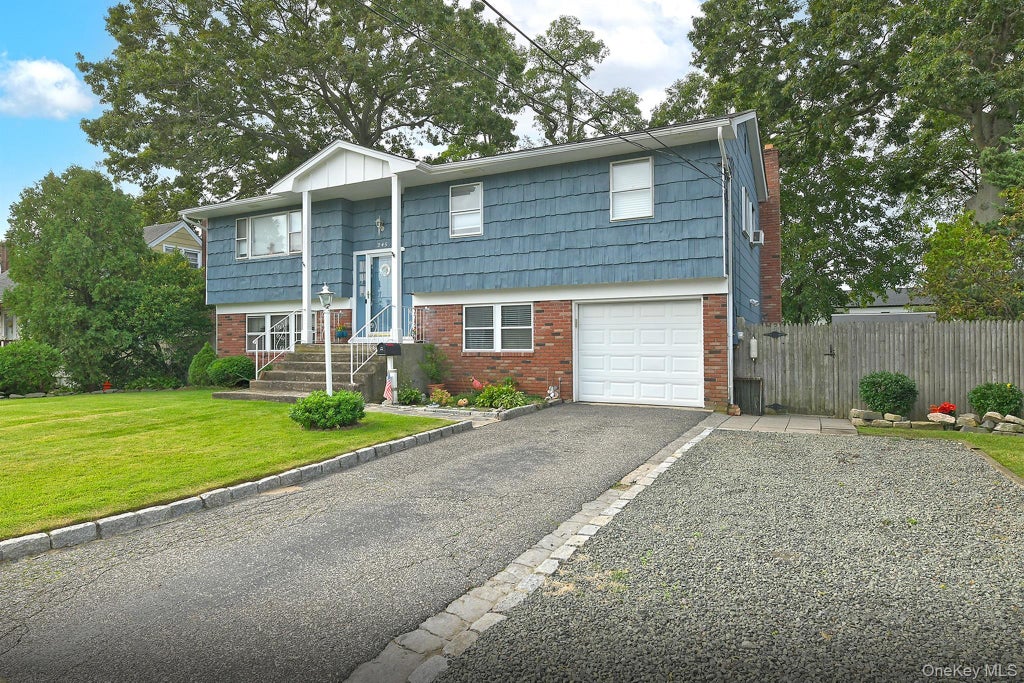Photo of 245 N Fulton Avenue, Lindenhurst, NY 11757 (MLS # 1058523)