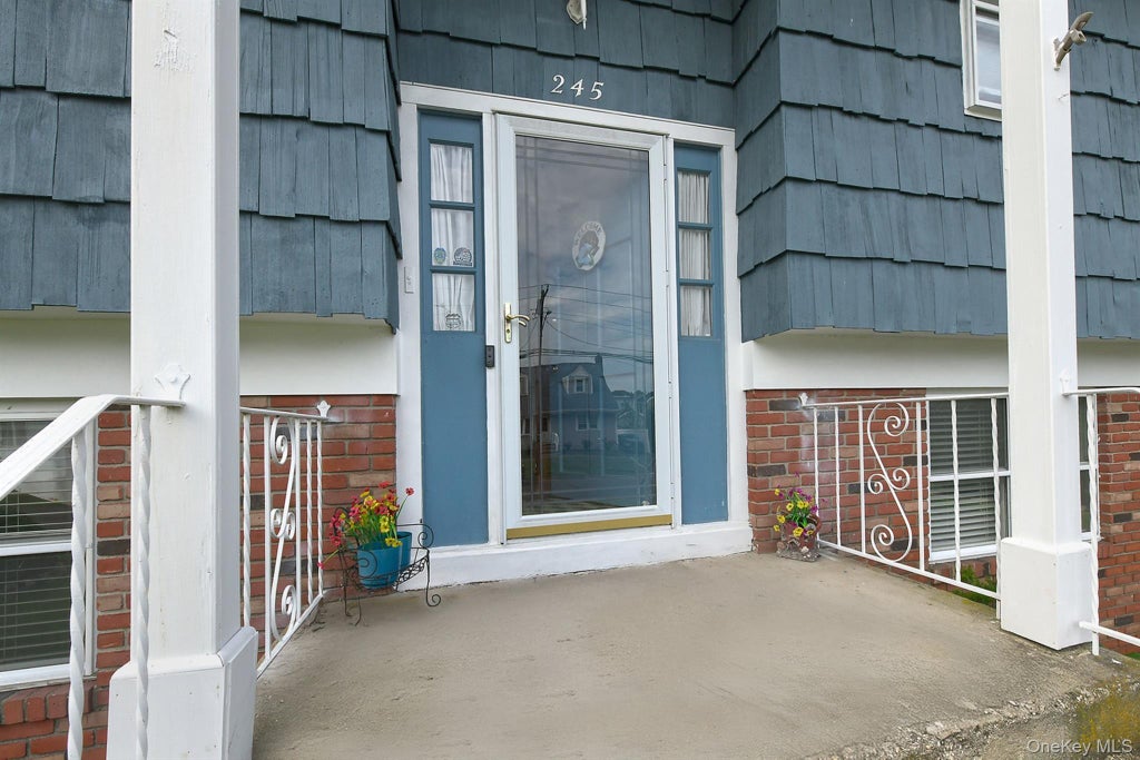 Photo of 245 N Fulton Avenue, Lindenhurst, NY 11757 (MLS # 1058523)