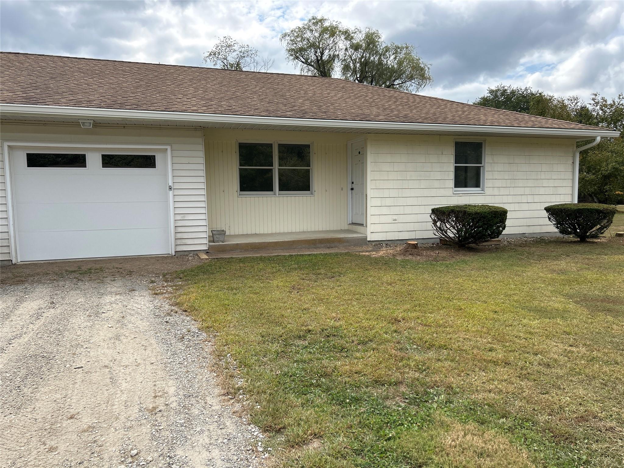 Parkview Court, Copake, New York - 2 Bedrooms  
1 Bathrooms  
4 Rooms - 