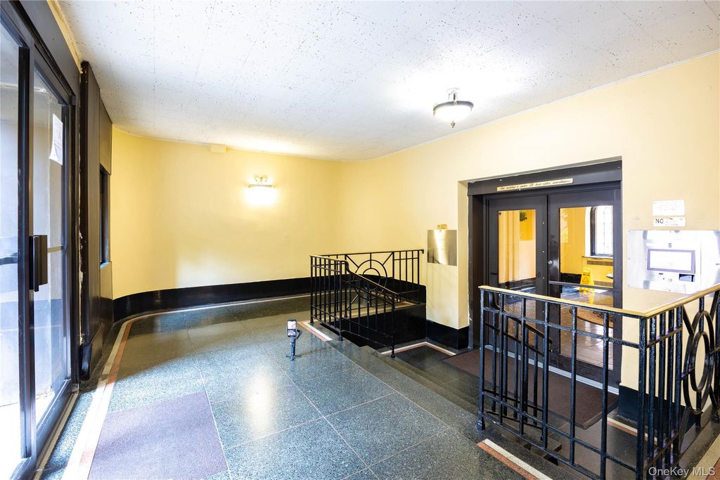 Photo of 3636 Greystone ave Ave #3L, Bronx, NY 10463 (MLS # 961523)