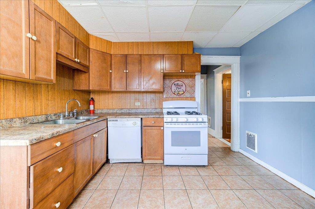 Poughkeepsie, New York 12601, United States, 4 Bedrooms Bedrooms, ,2 BathroomsBathrooms,Residential,Active,138248