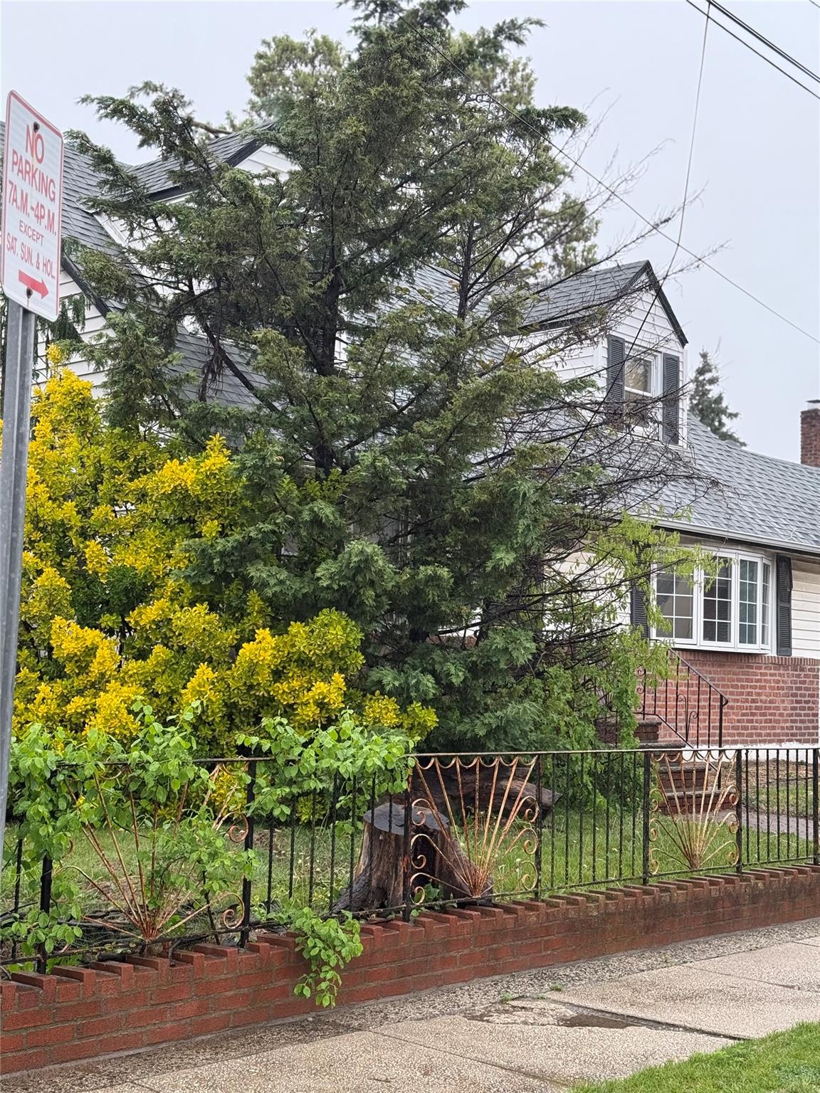163 E Hawthorne Avenue
