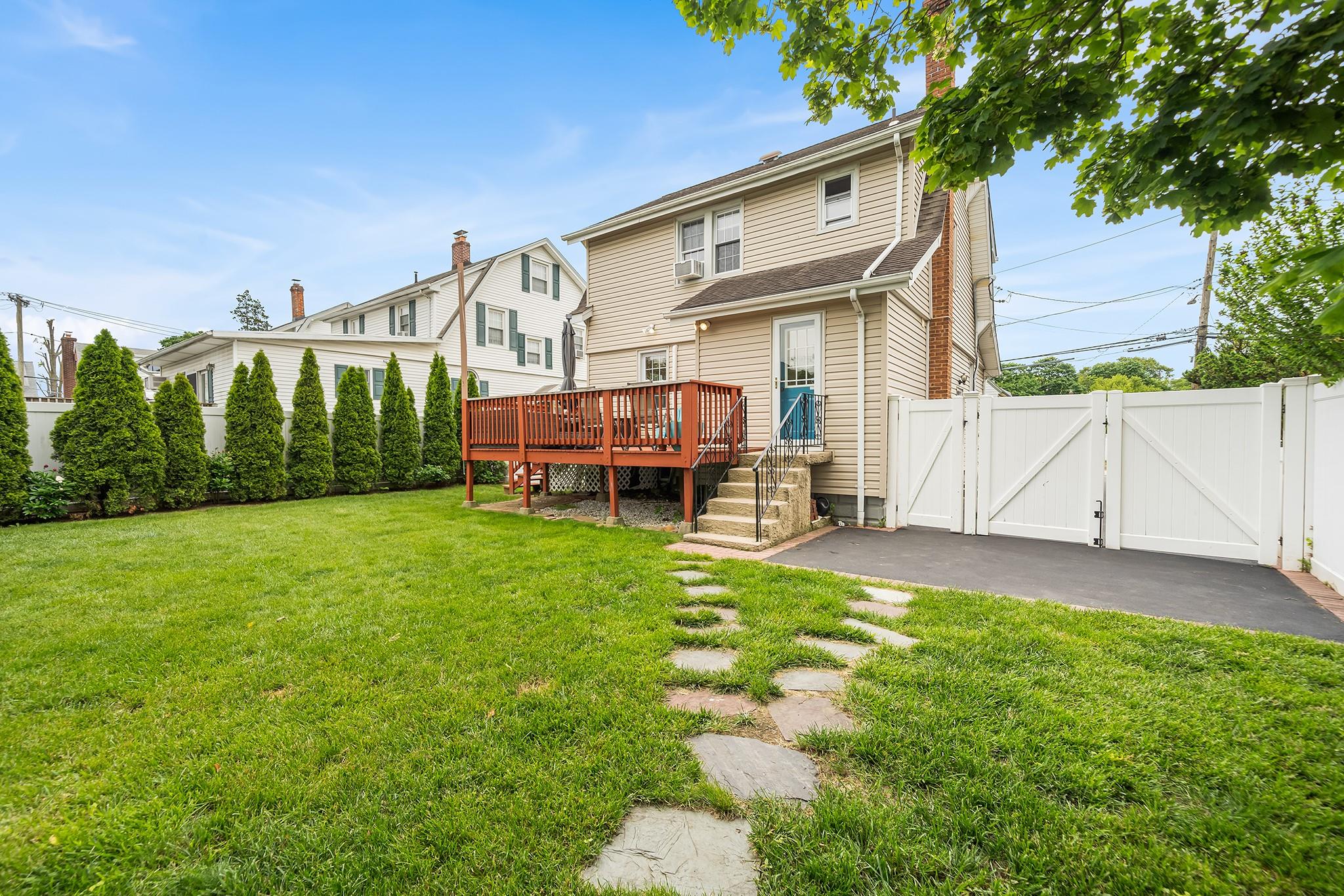 15 Leach Street, Lynbrook, New York image 37