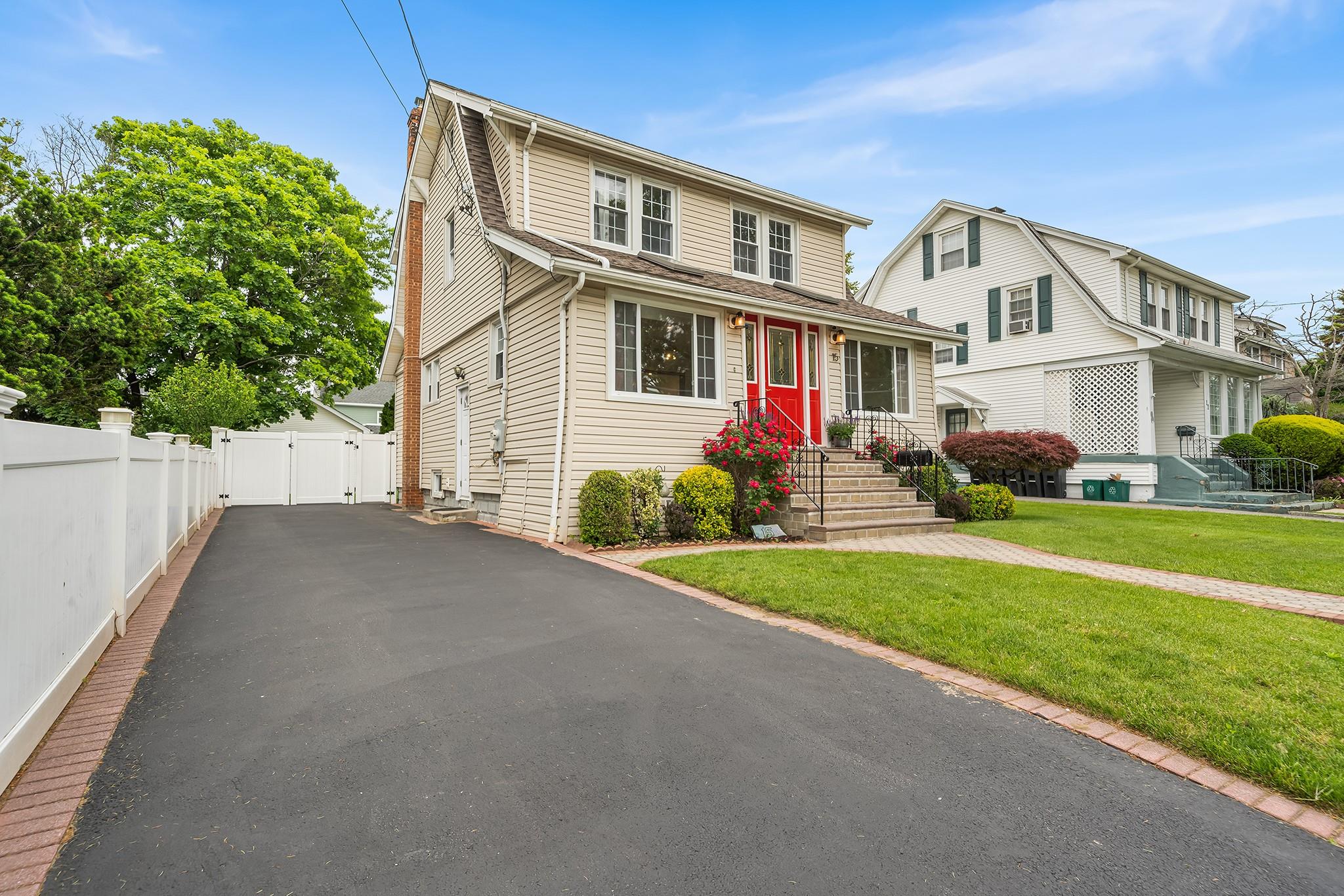15 Leach Street