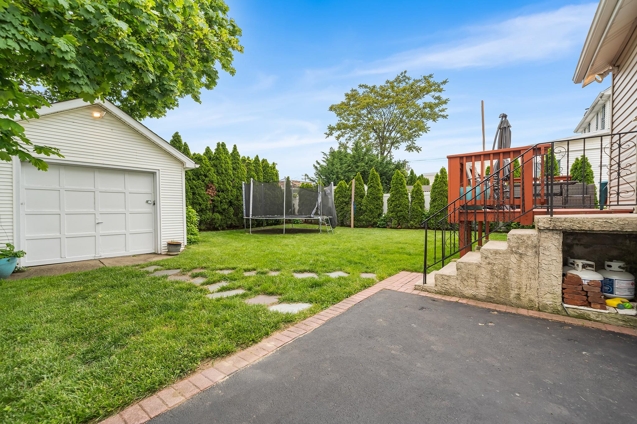 15 Leach Street, Lynbrook, New York image 36