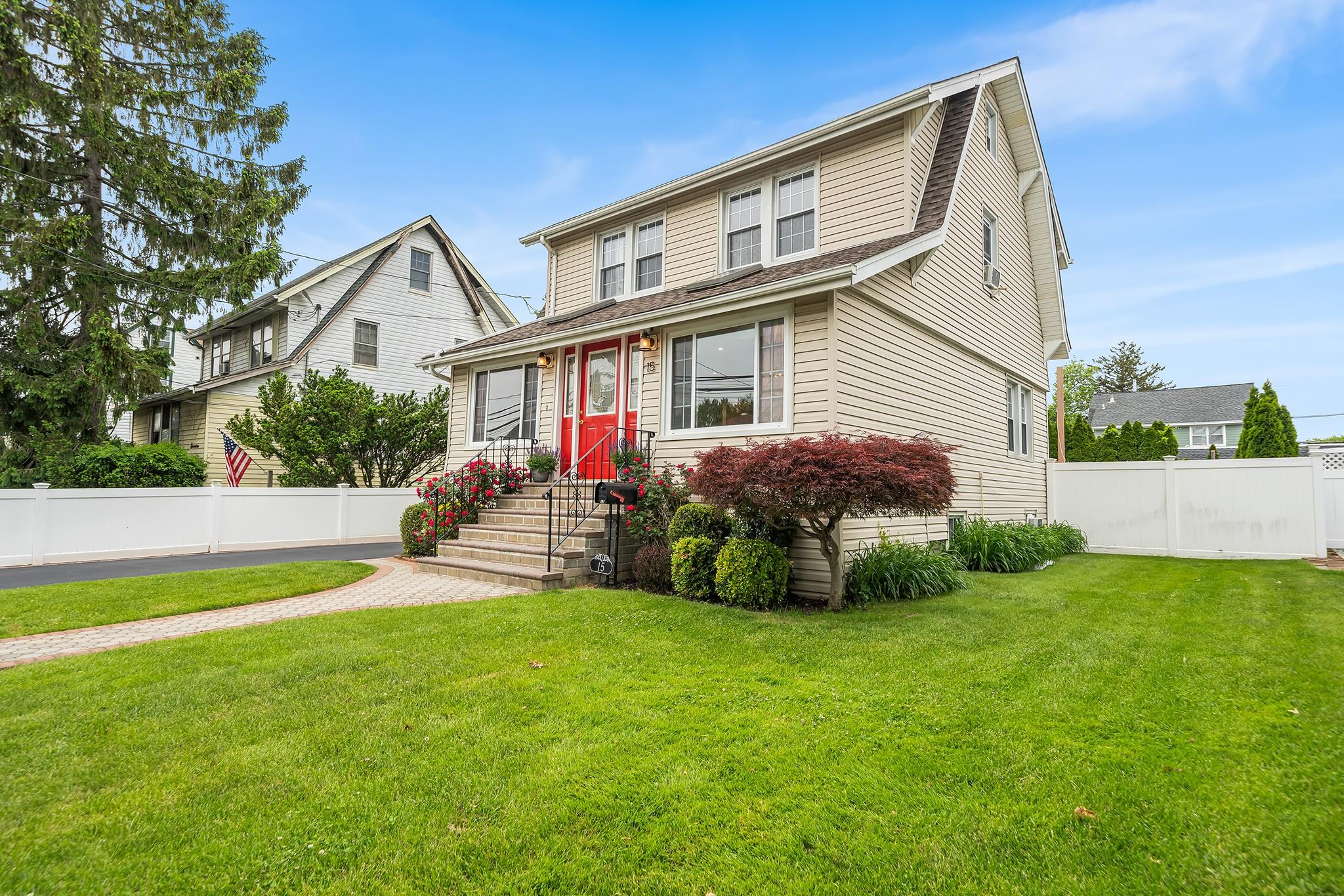 15 Leach Street