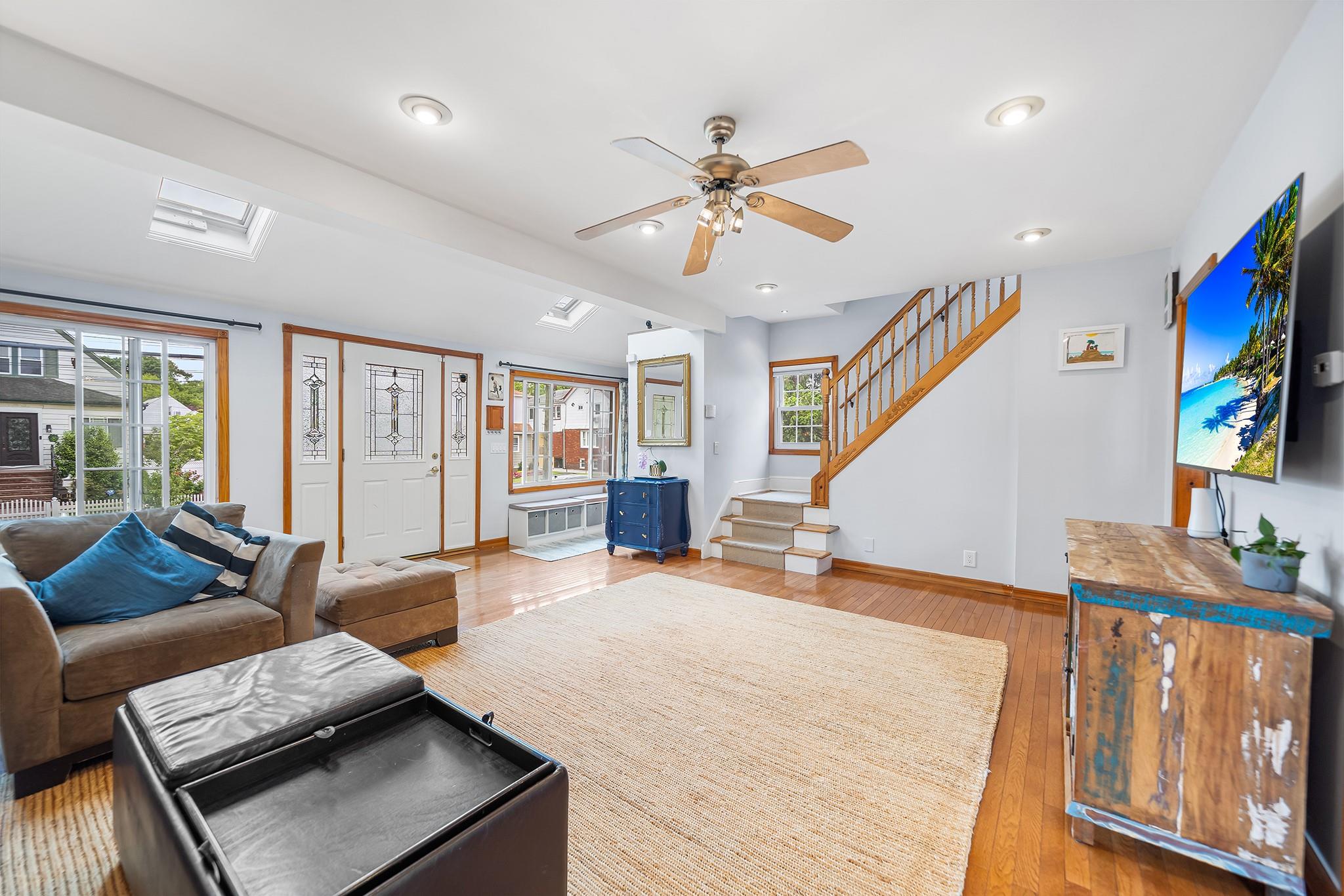15 Leach Street, Lynbrook, New York image 7