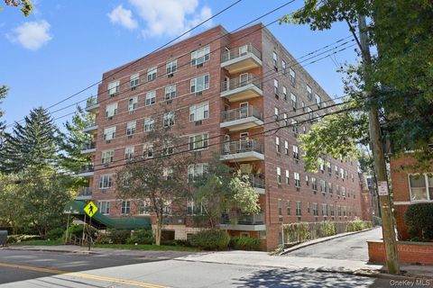Photo of 16 Lake Street #5H, White Plains, NY 10603 (MLS # 915785)