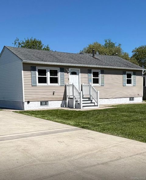Photo of 941 Provost Avenue, Bellport, NY 11713 (MLS # 1001205)