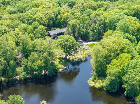 Homes For Sale - 198 Woodchuck Road<br/> Stamford, CT 06903