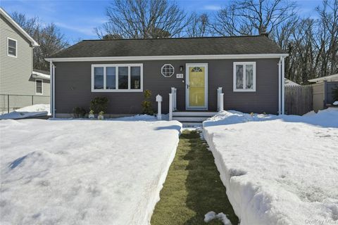 418 Old Farmingdale Road West Babylon NY 11704