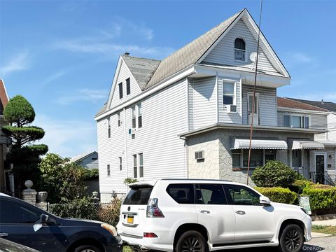 Multifamily For Sale - 67-27 52nd Avenue<br/> Queens County, Maspeth, NY 11378