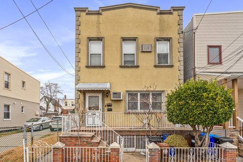 Multifamily For Sale - 6923 59th Road<br/> Maspeth, NY 11378