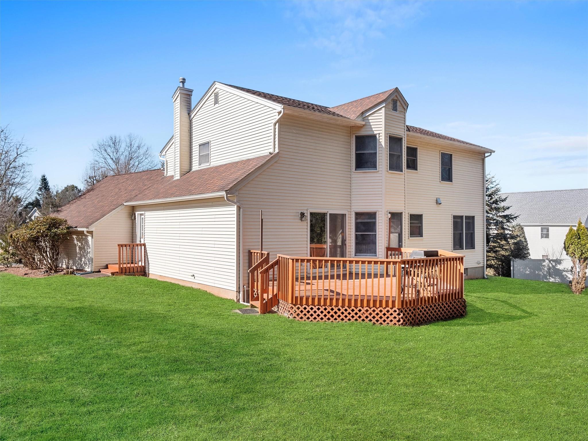 8 Waters Edge, Clarkstown, New York image 26