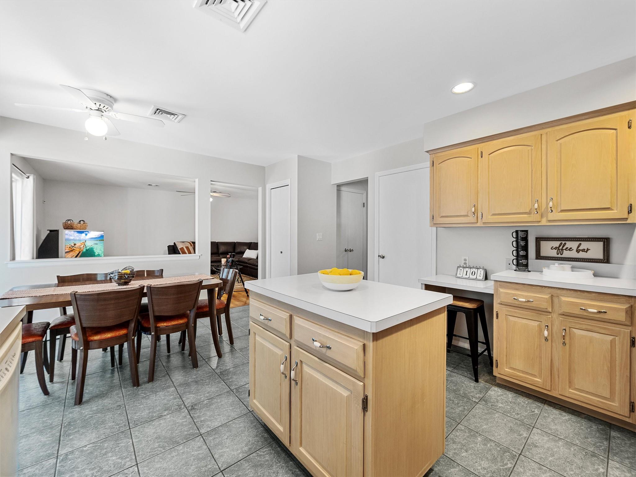 8 Waters Edge, Clarkstown, New York image 5