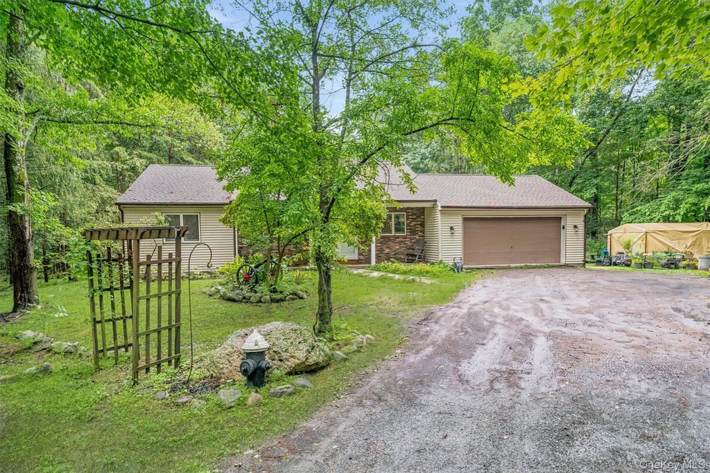 Photo of 182 Redder Road, Pine Bush, NY 12566 (MLS # 1012358)