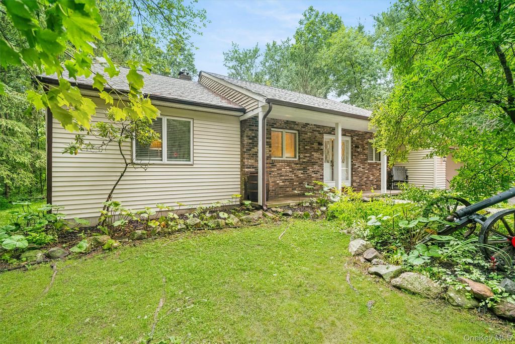Photo of 182 Redder Road, Pine Bush, NY 12566 (MLS # 1012358)