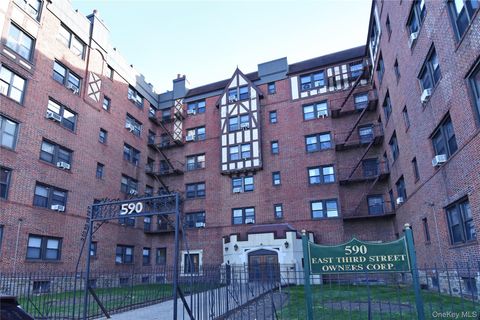 Photo of 590 E 3rd Street #3M, Mount Vernon, NY 10553 (MLS # 984800)
