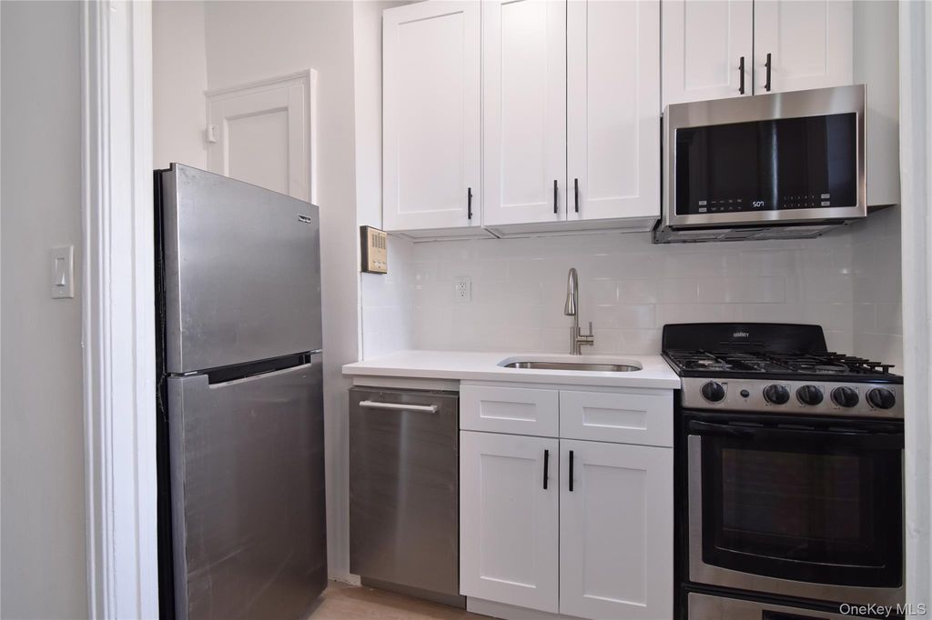 Photo of 590 E 3rd Street #3M, Mount Vernon, NY 10553 (MLS # 984800)