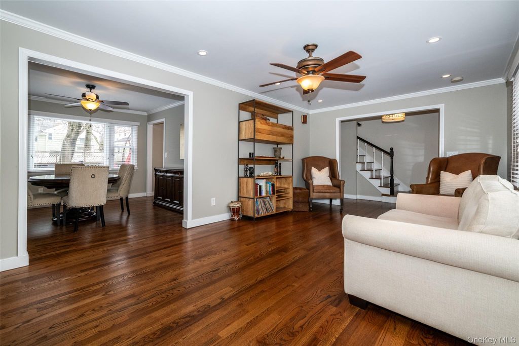 Photo of 29 Oakdale Avenue, New Rochelle, NY 10801 (MLS # 996877)